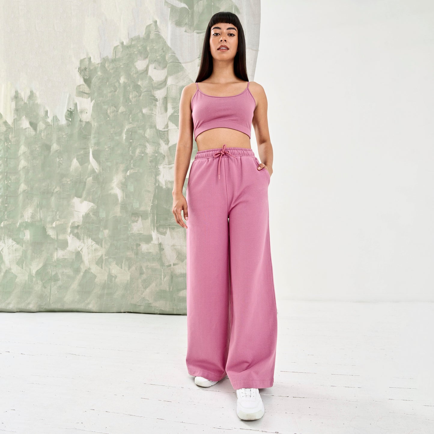 Naiste Sustainable Fashion Laia säärega püksid